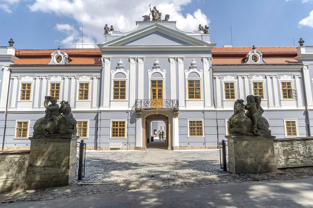 Dnešní pohled – Zámek Peruc
