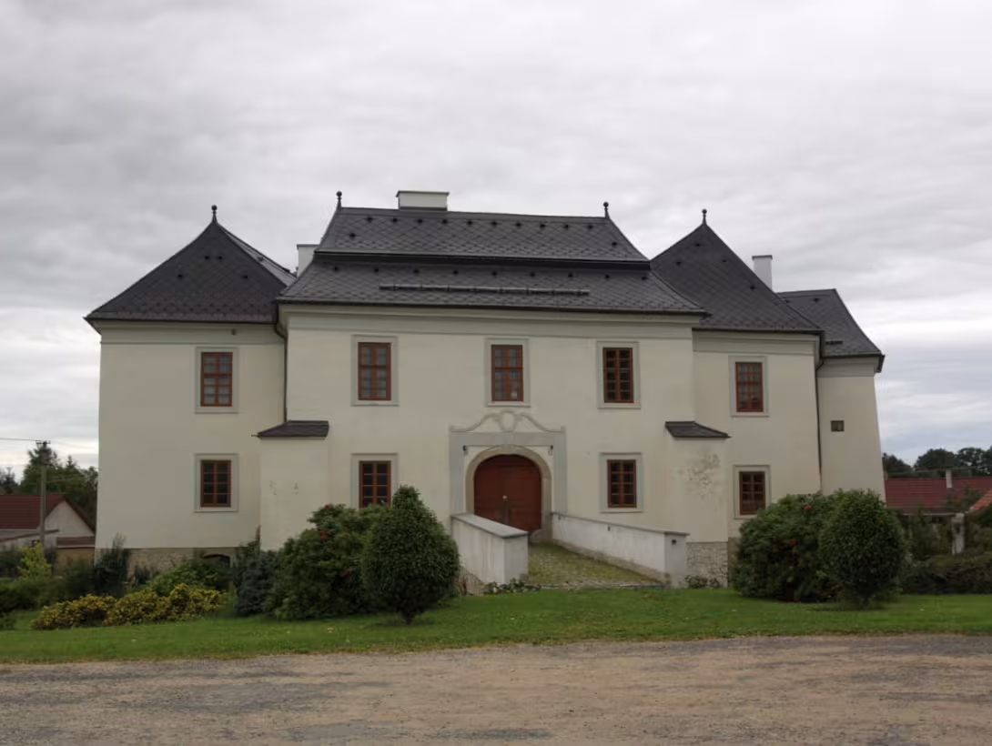 Dnešní pohled – Zámek Pluhův Žďár