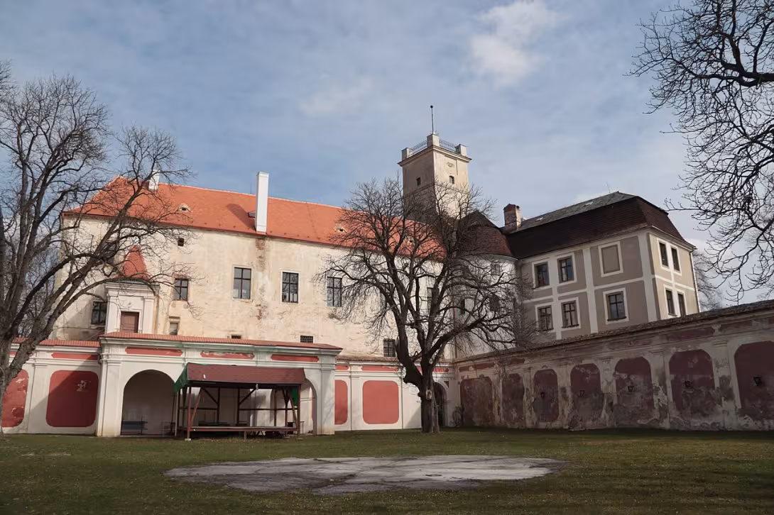 Heutige Ansicht – Zámek Police