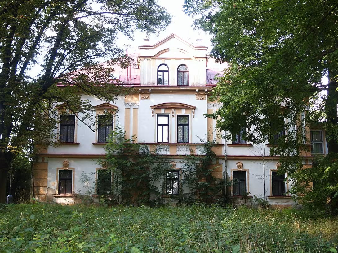 Dnešní pohled – Zámek Studenec