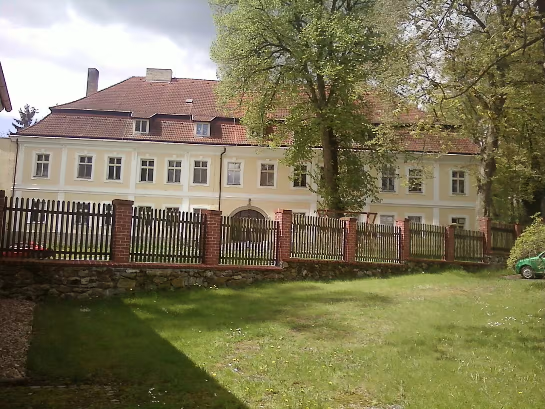 Dnešní pohled – Zámek Těchobuz