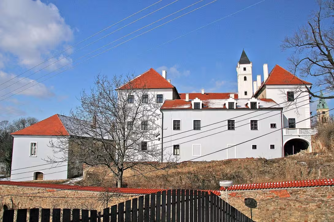 Dnešní pohled – Zámek Zásmuky