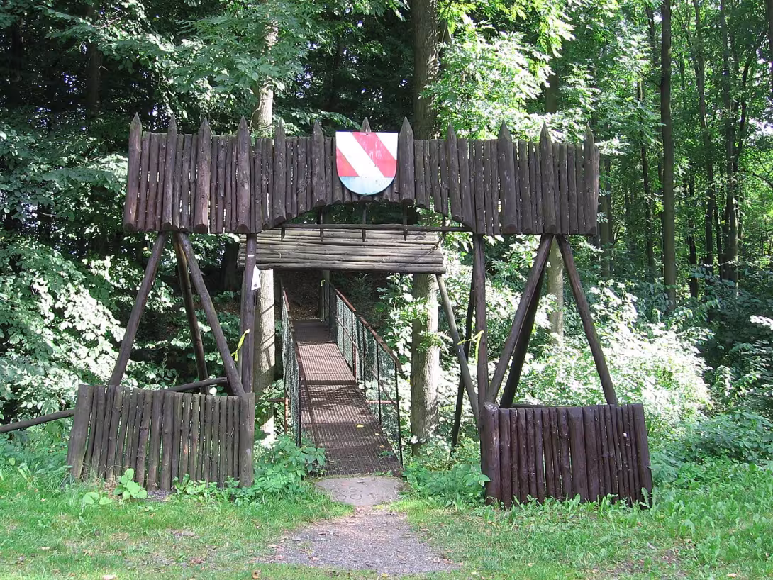 Dnešní pohled – hrad Skuhrov