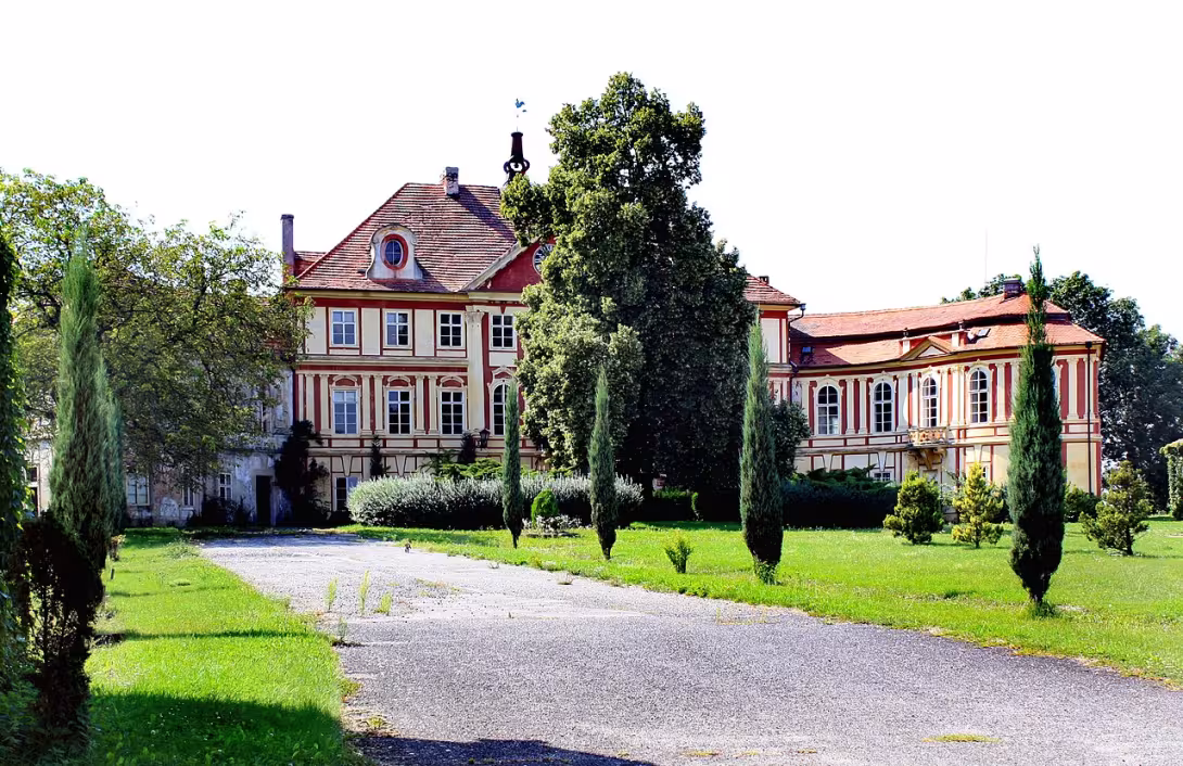 Dnešní pohled – zámek Bezno