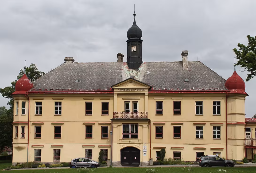 Dnešní pohled – zámek Dolní Rožínka