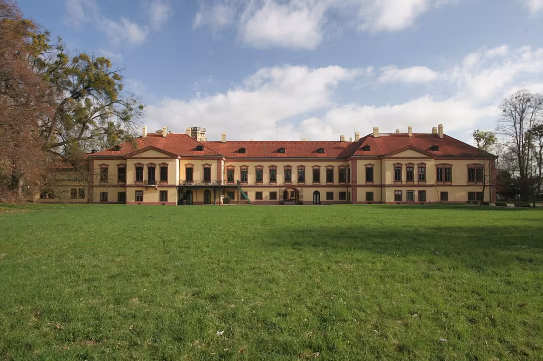 Dnešní pohled – zámek Heřmanův Městec
