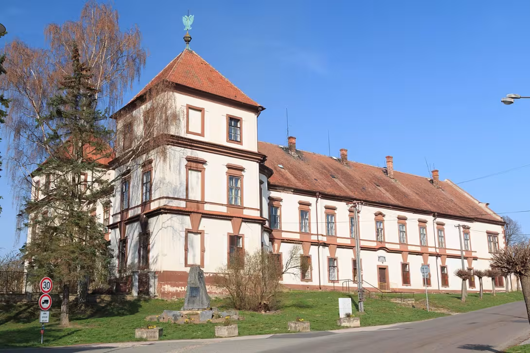 Dnešní pohled – zámek Hořiněves