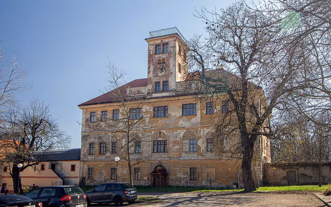 Dnešní pohled – zámek Kunratice