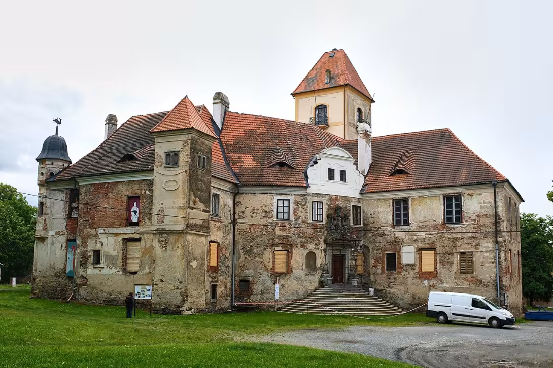 Dnešní pohled – zámek Poběžovice