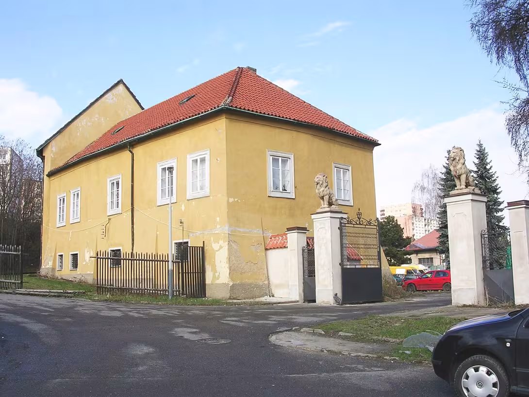 Dnešní pohled – zámek Práče