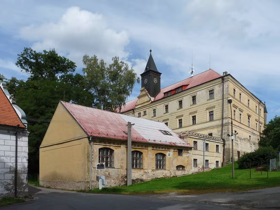 Dnešní pohled – zámek Radenín