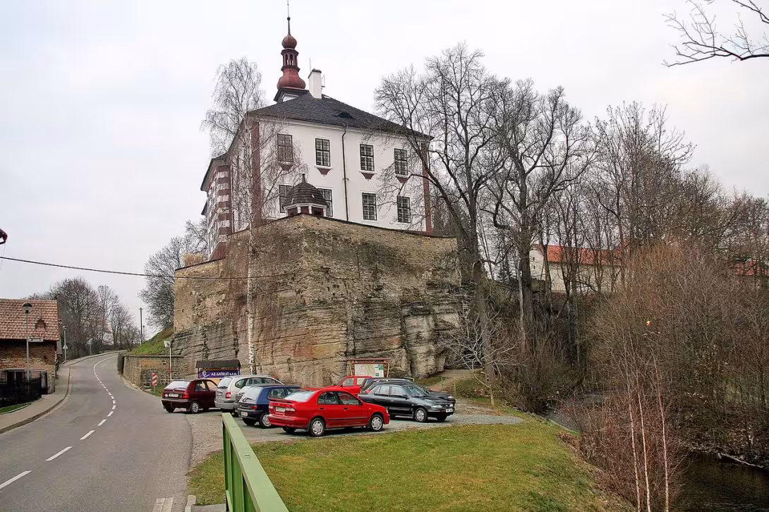 Dnešní pohled – zámek Skalka