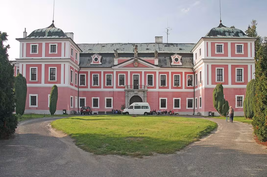 Dnešní pohled – zámek Sloup v Čechách
