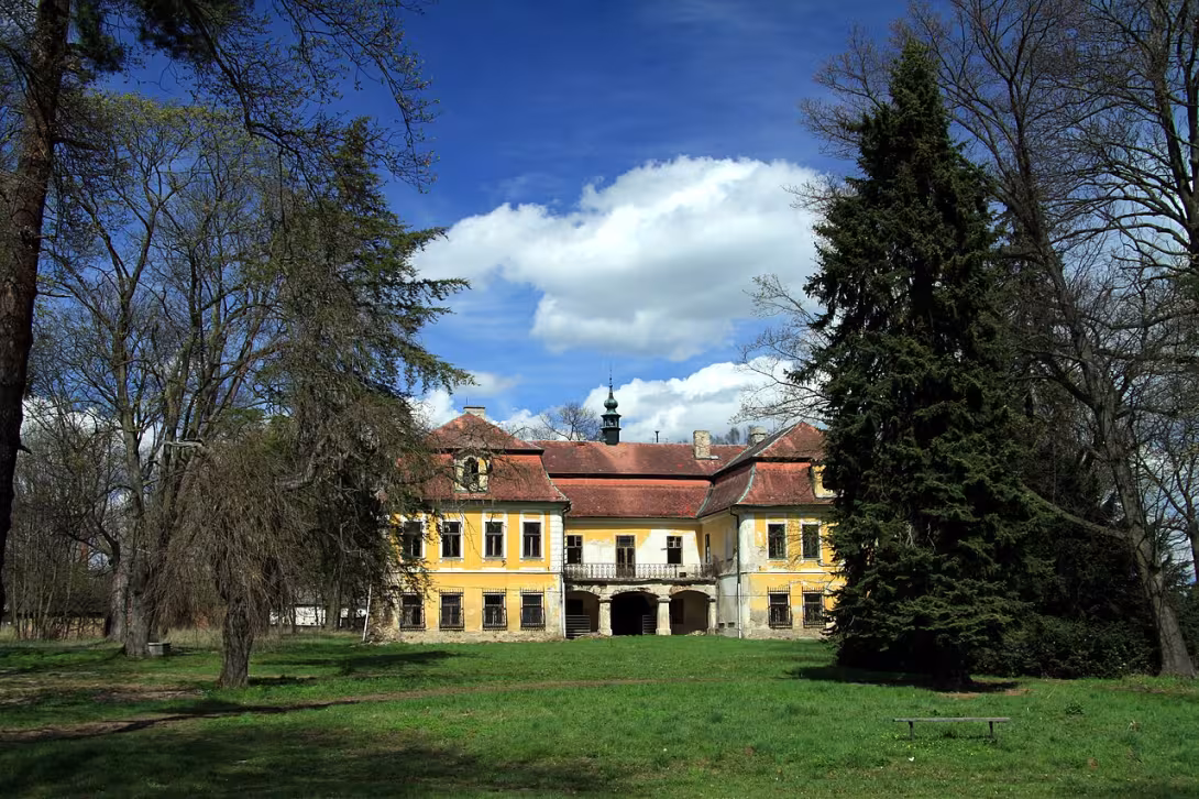 Dnešní pohled – zámek Smolotely
