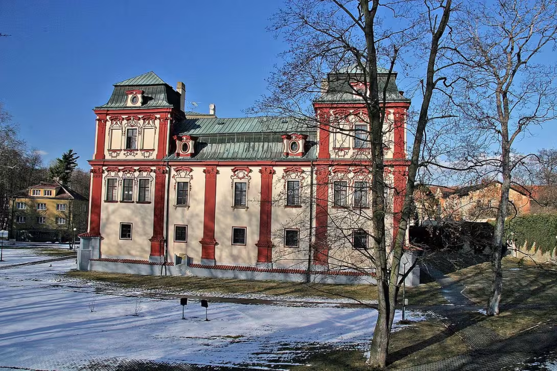 Dnešní pohled – zámek Svojšice