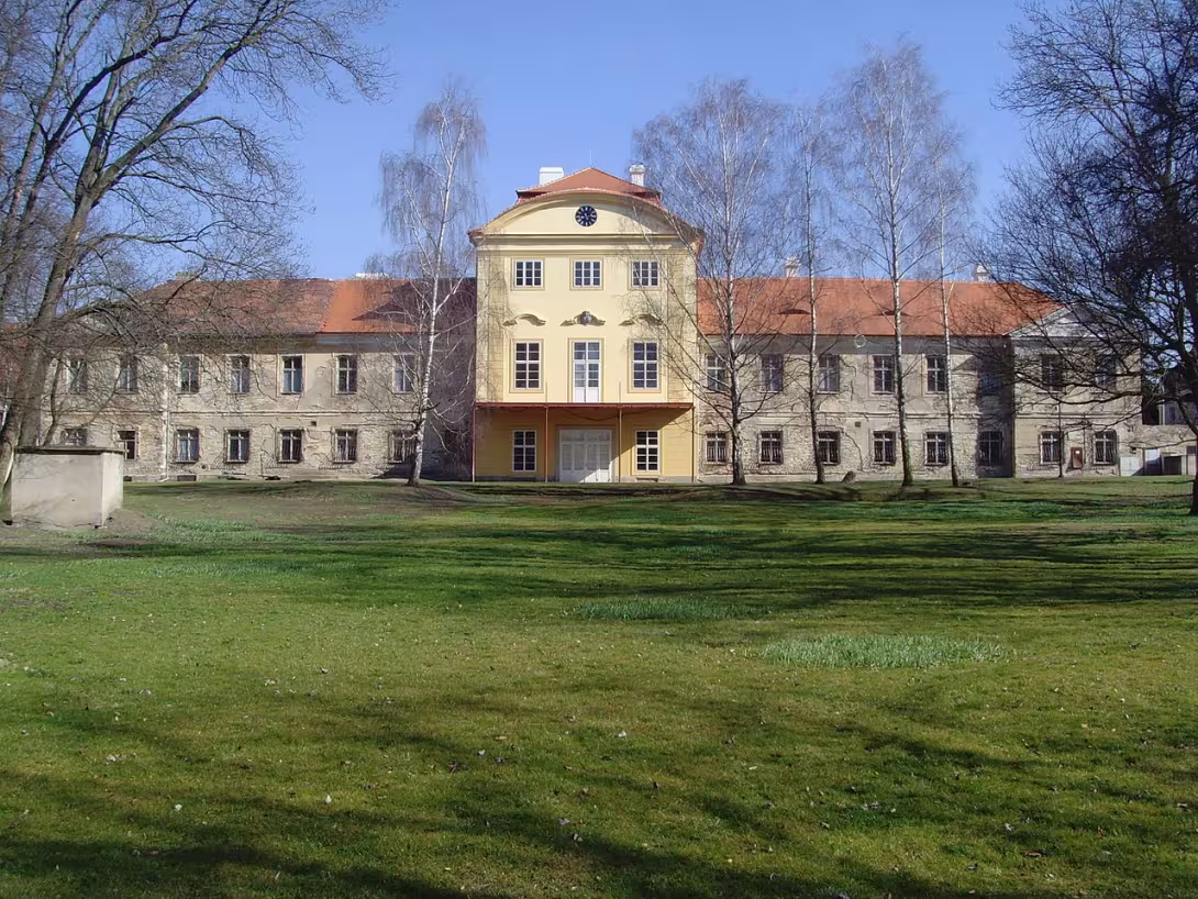Dnešní pohled – zámek Vrbičany