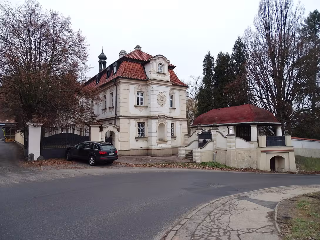 Dnešní pohled – zámek Všenory