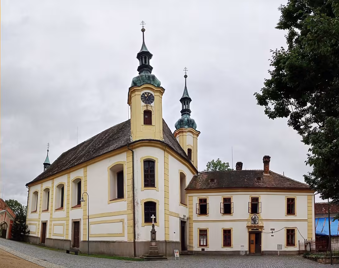 Dnešní pohled – Kostel Nejsvětější Trojice (Opočno)