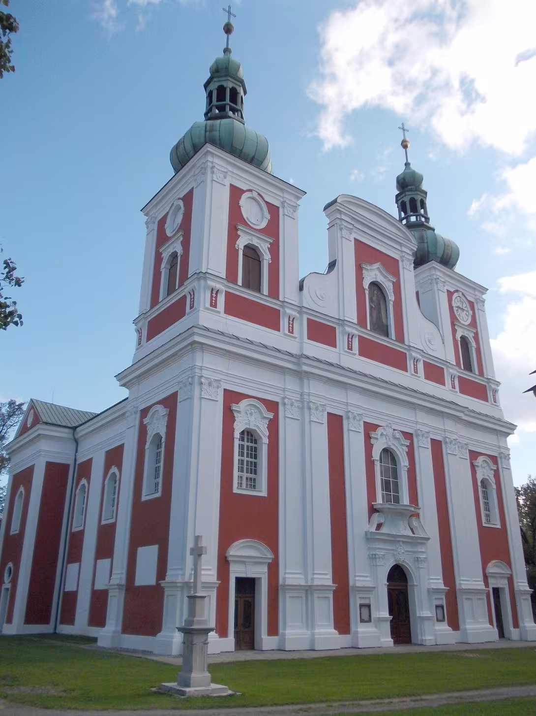 Dnešní pohled – Kostel Panny Marie Sedmibolestné a Povýšení svatého Kříže na Cvilíně