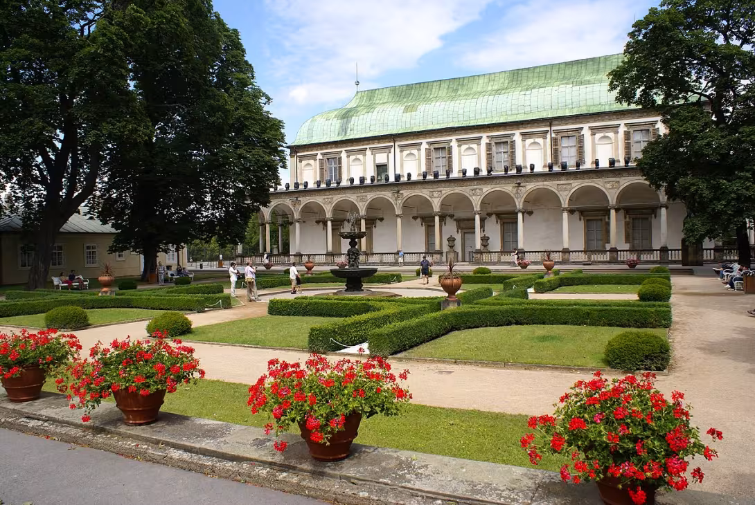 Dnešní pohled – Letohrádek královny Anny