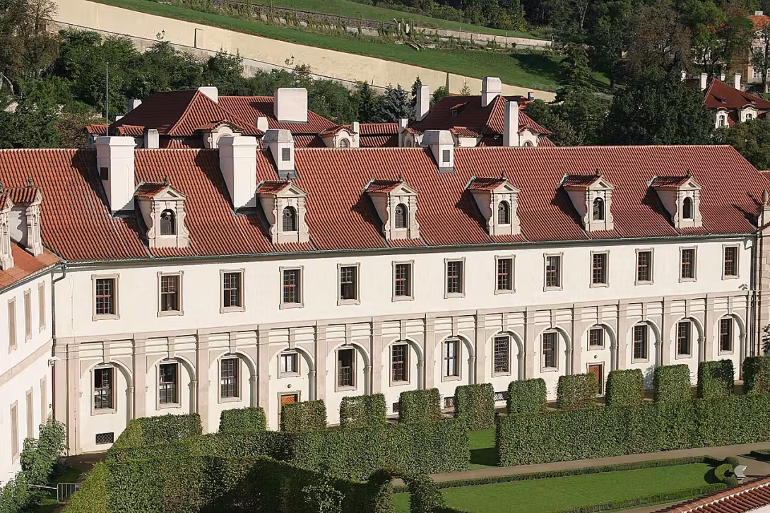 Dnešní pohled – Valdštejnský palác v Praze