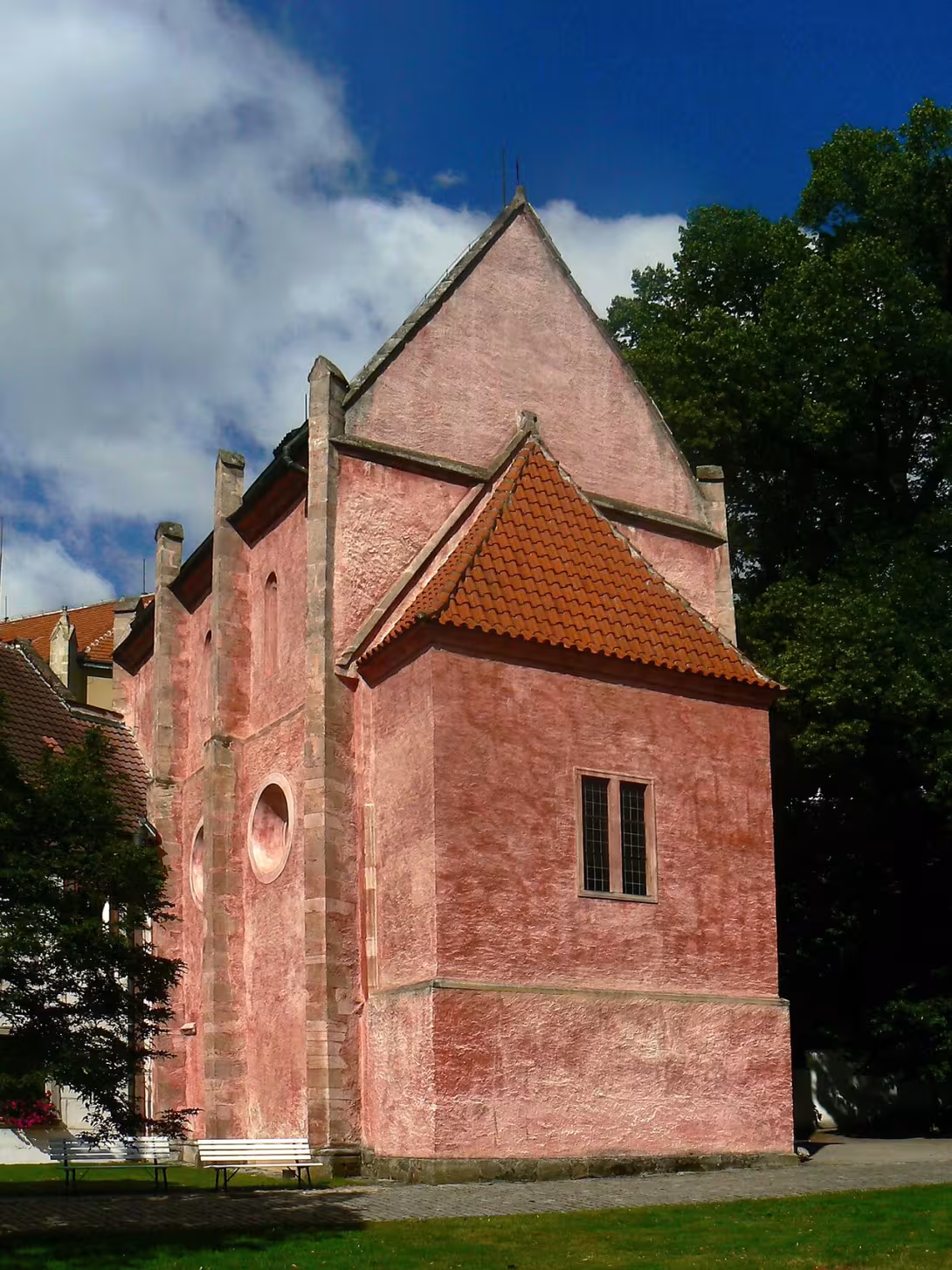 Dnešní pohled – kaple Andělů strážných (Zlatá Koruna)
