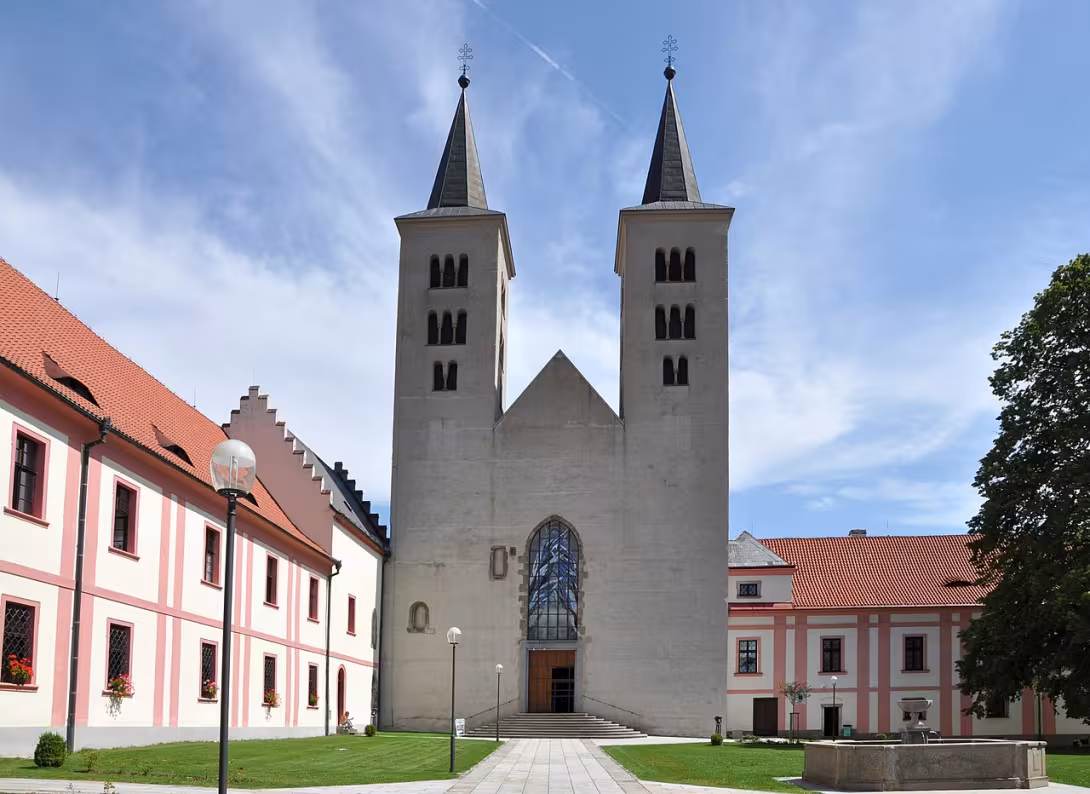 Dnešní pohled – kostel Navštívení Panny Marie (Milevsko)