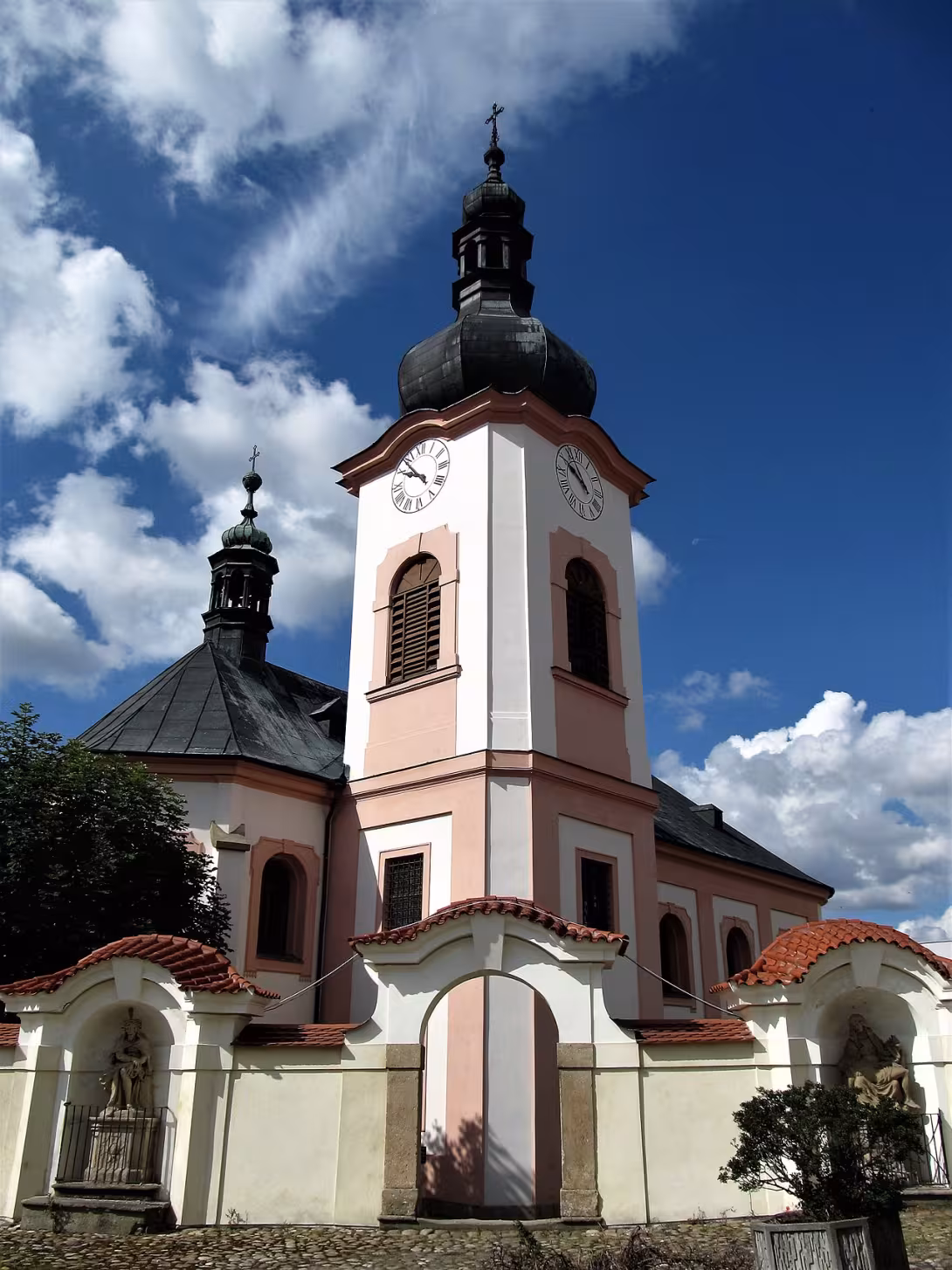 Heutige Ansicht – kostel svatého Jana Křtitele v Manětíně