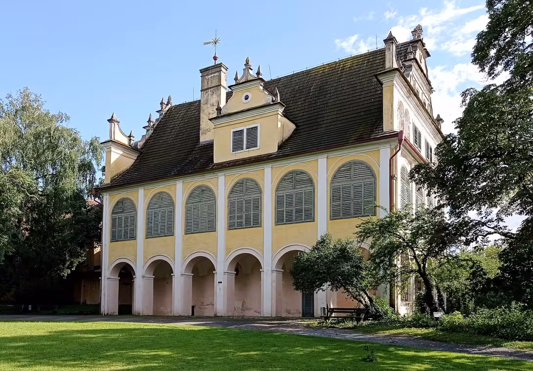 Dnešní pohled – letohrádek Opočno