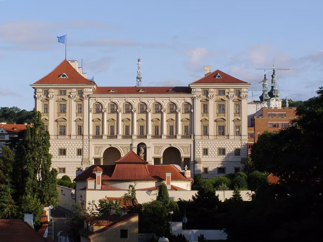 Dnešní pohled – Černínský palác v Praze