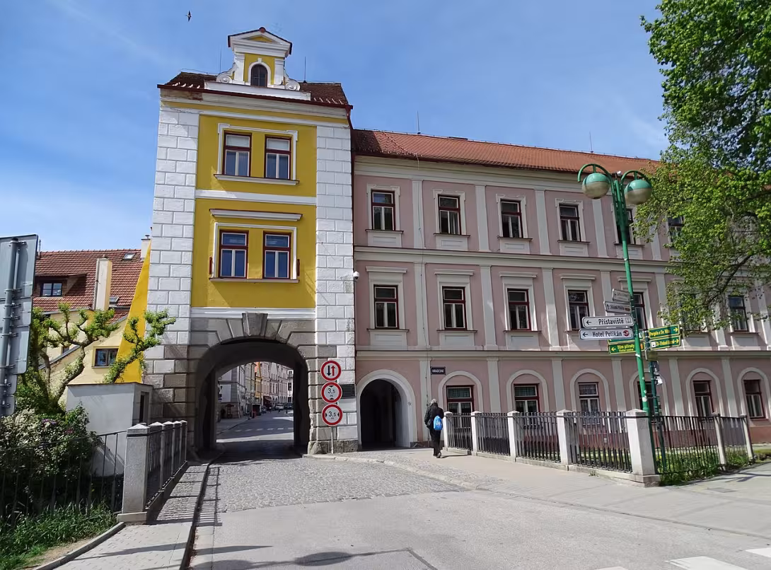 Dnešní pohled – Hradecká brána (Třeboň)