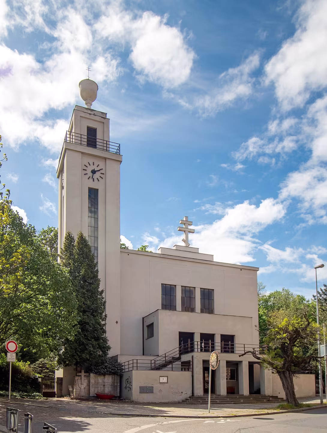 Dnešní pohled – Husův sbor na Smíchově