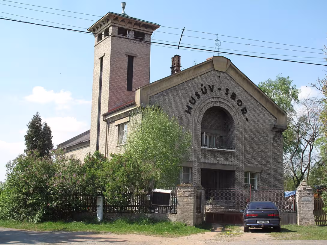 Dnešní pohled – Husův sbor v Lužné