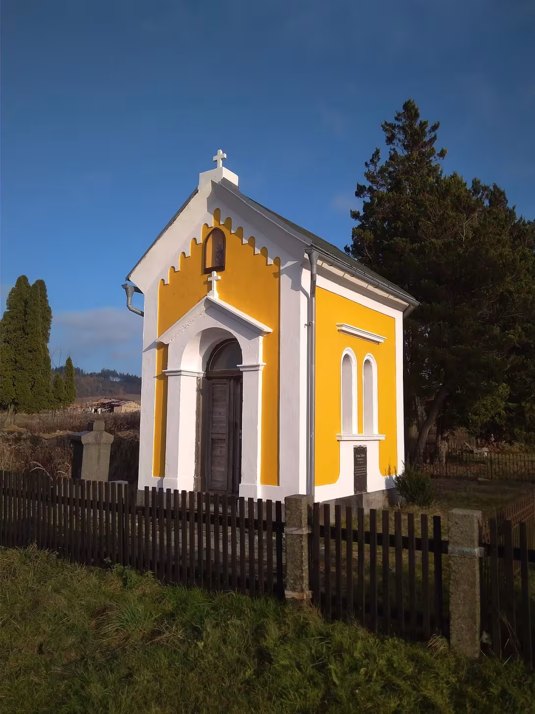 Dnešní pohled – Hřbitovní kaple (Lobendava)