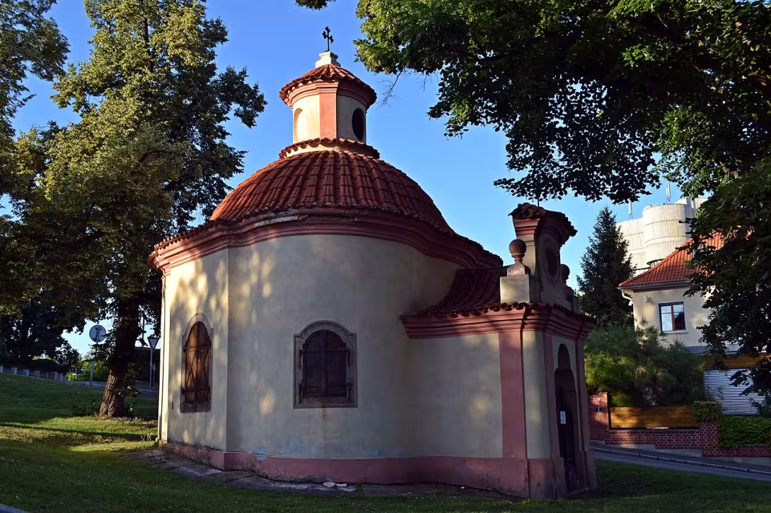 Heutige Ansicht – Kaple Nejsvětější Trojice (Dejvice)