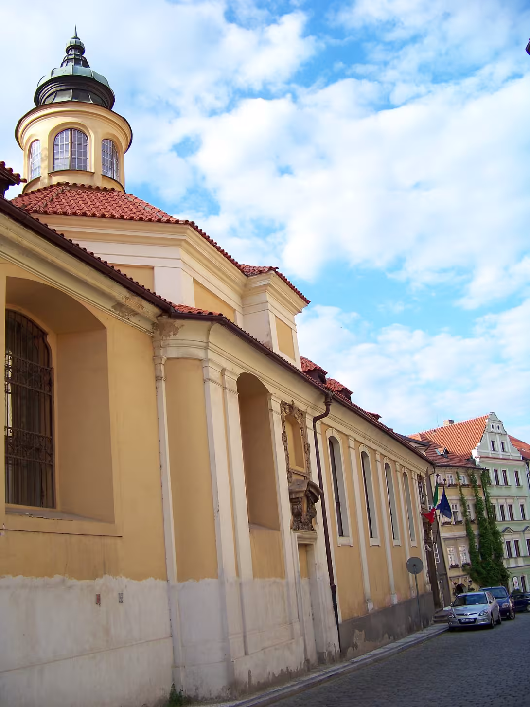 Dnešní pohled – Kaple Panny Marie a svatého Karla Boromejského (Vlašský špitál)