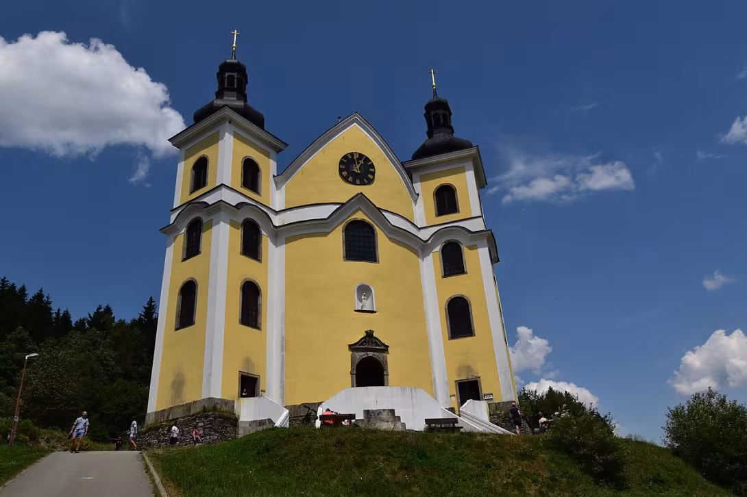 Dnešní pohled – Kostel Nanebevzetí Panny Marie (Neratov)