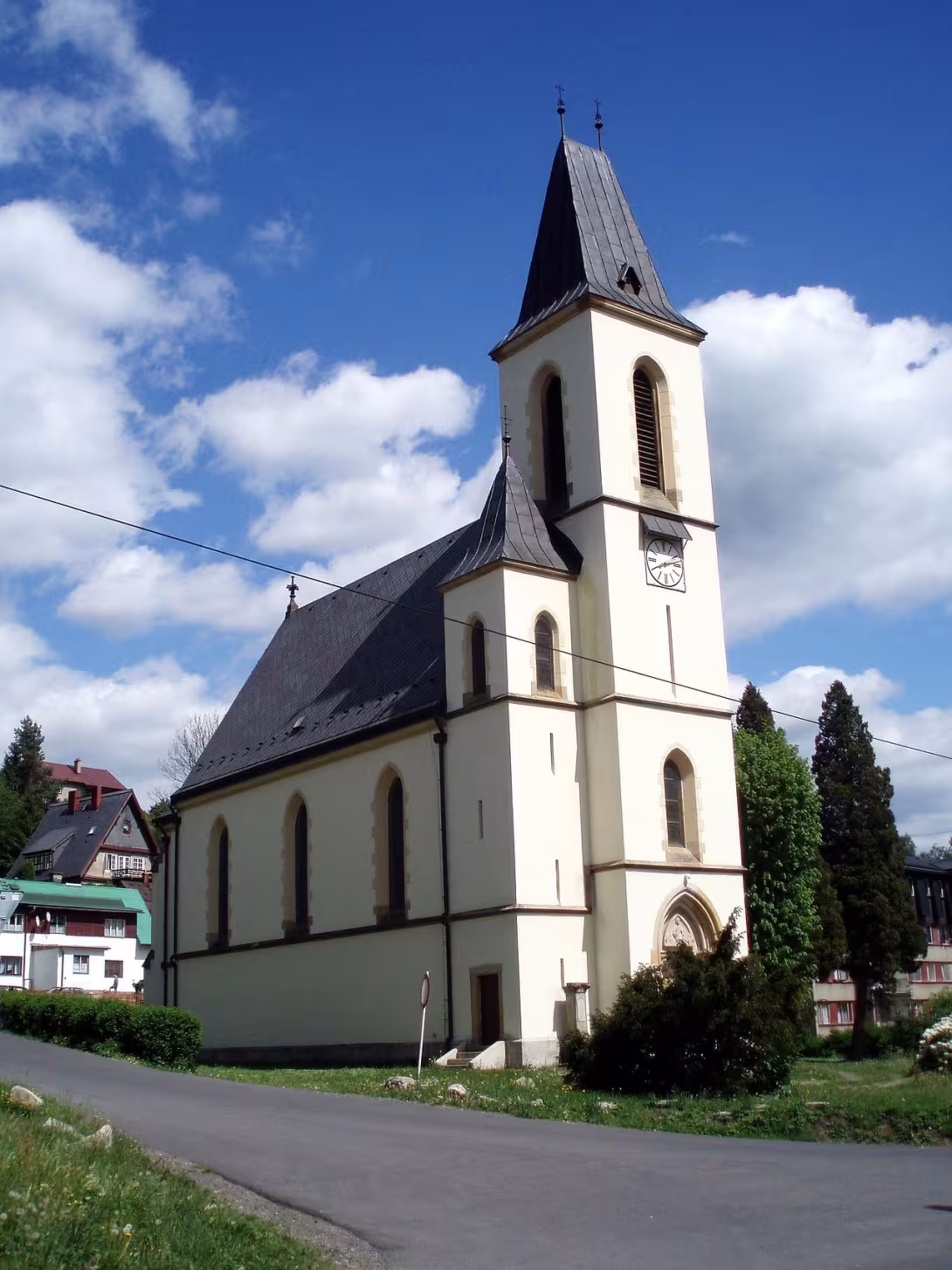 Dnešní pohled – Kostel Nanebevzetí Panny Marie (Desná I)