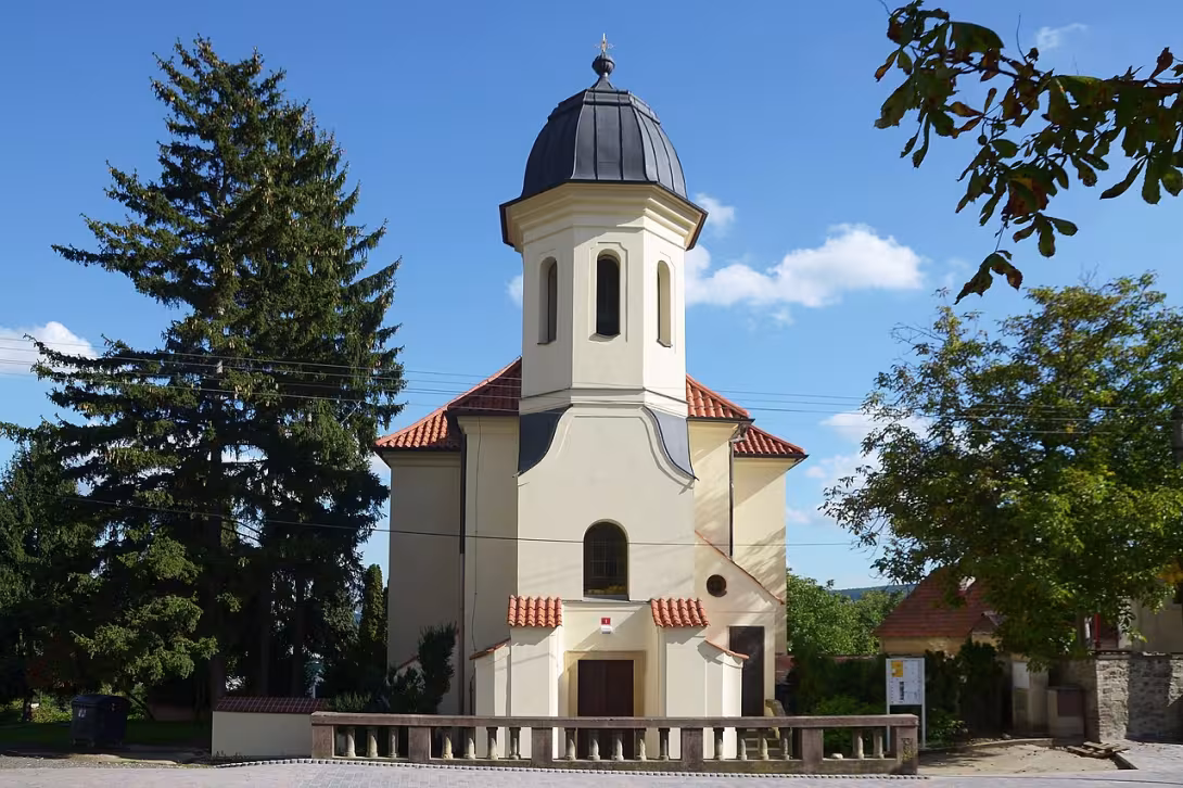 Dnešní pohled – Kostel Nanebevzetí Panny Marie (Černošice)