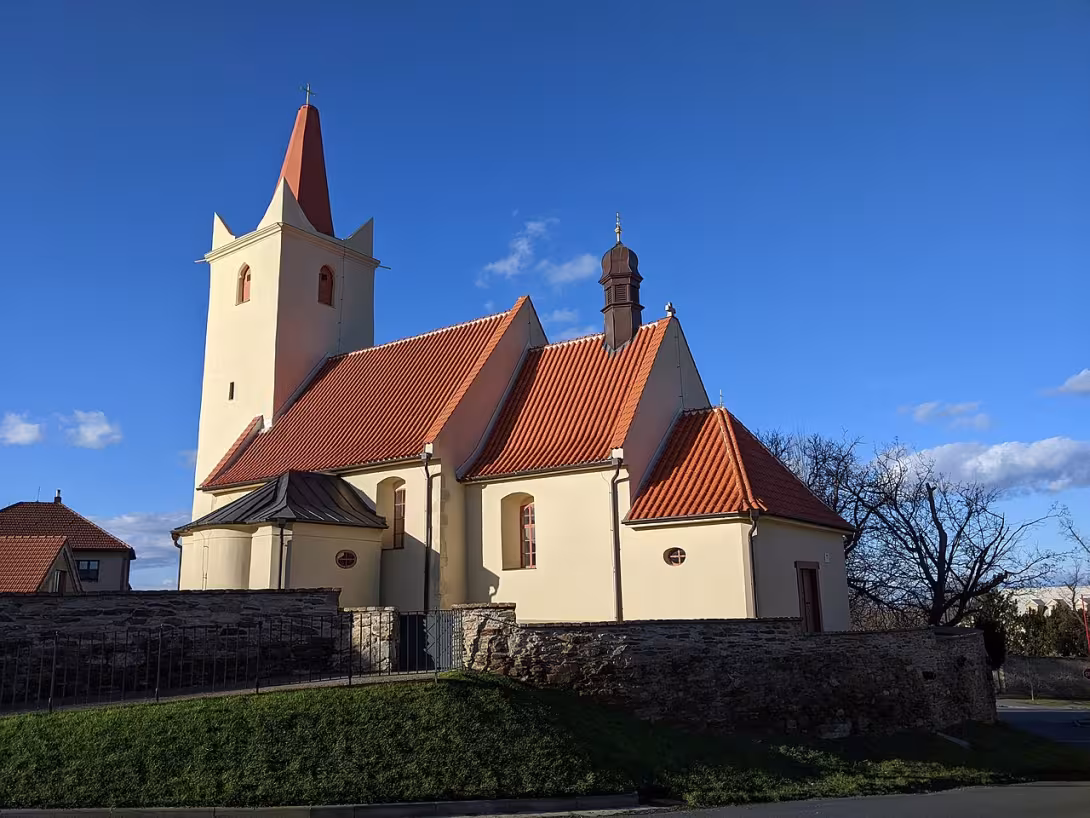 Dnešní pohled – Kostel Narození Panny Marie (Červené Pečky)