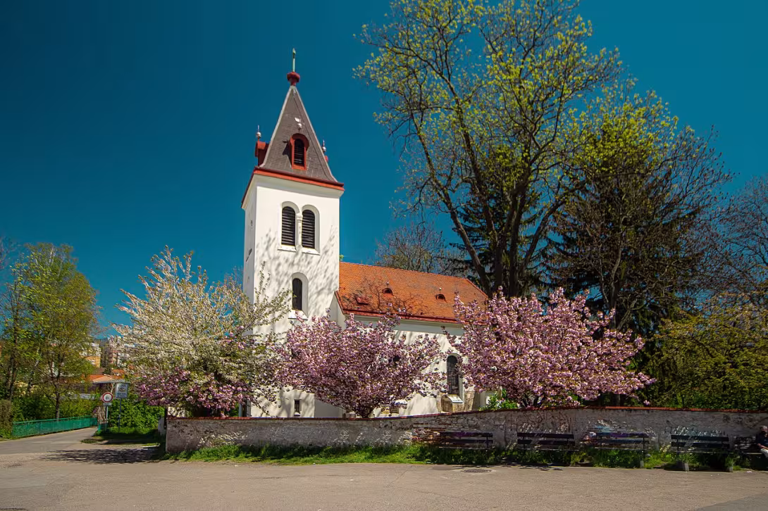 Dnešní pohled – Kostel Narození Panny Marie v Záběhlicích