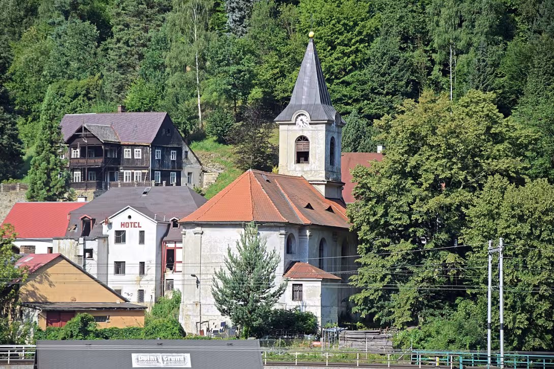 Dnešní pohled – Kostel Nejsvětější Trojice (Děčín XIV-Dolní Žleb)