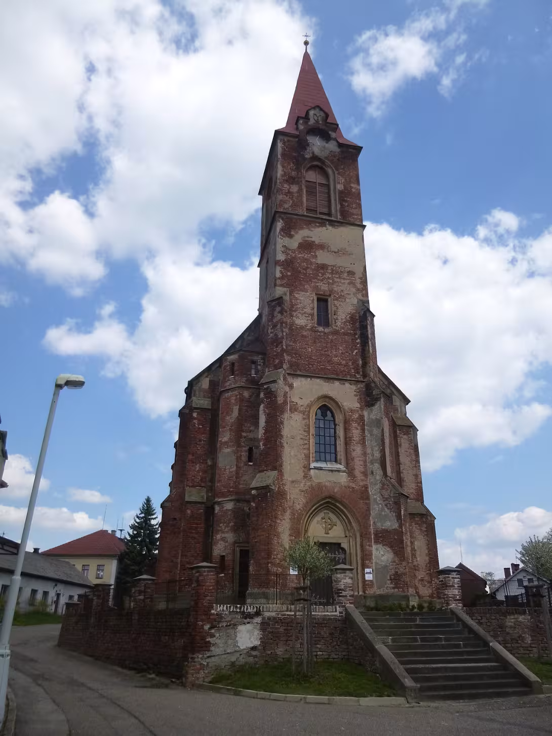 Dnešní pohled – Kostel Nejsvětější Trojice (Suchá)