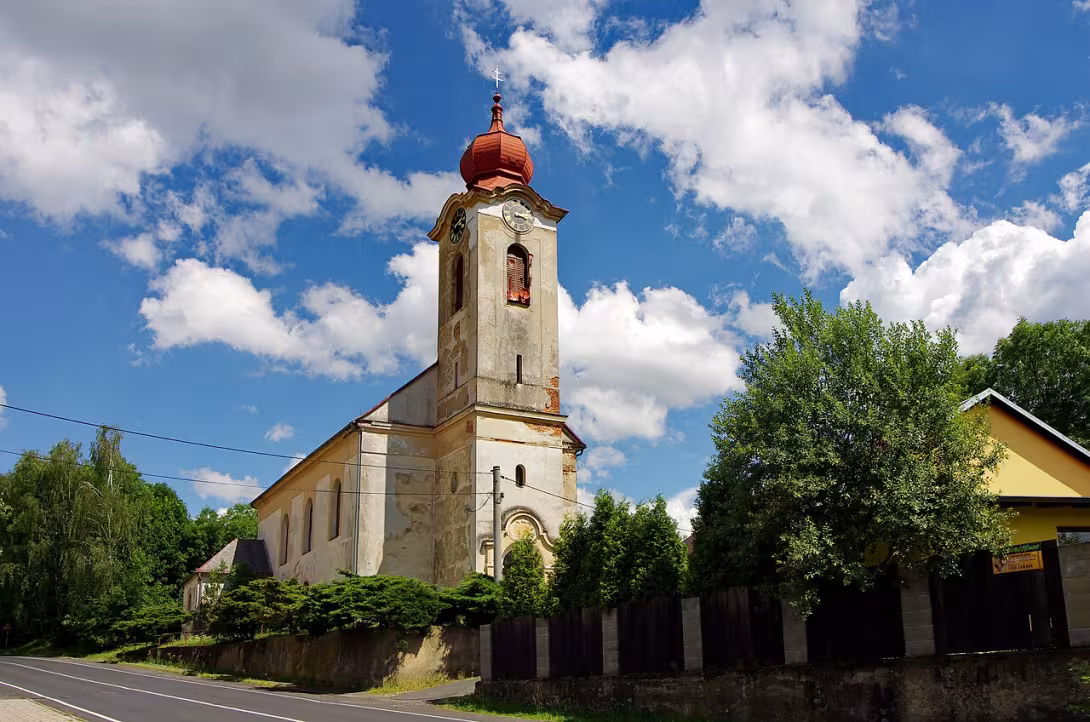 Dnešní pohled – Kostel Nejsvětější Trojice (Staré Sedlo)