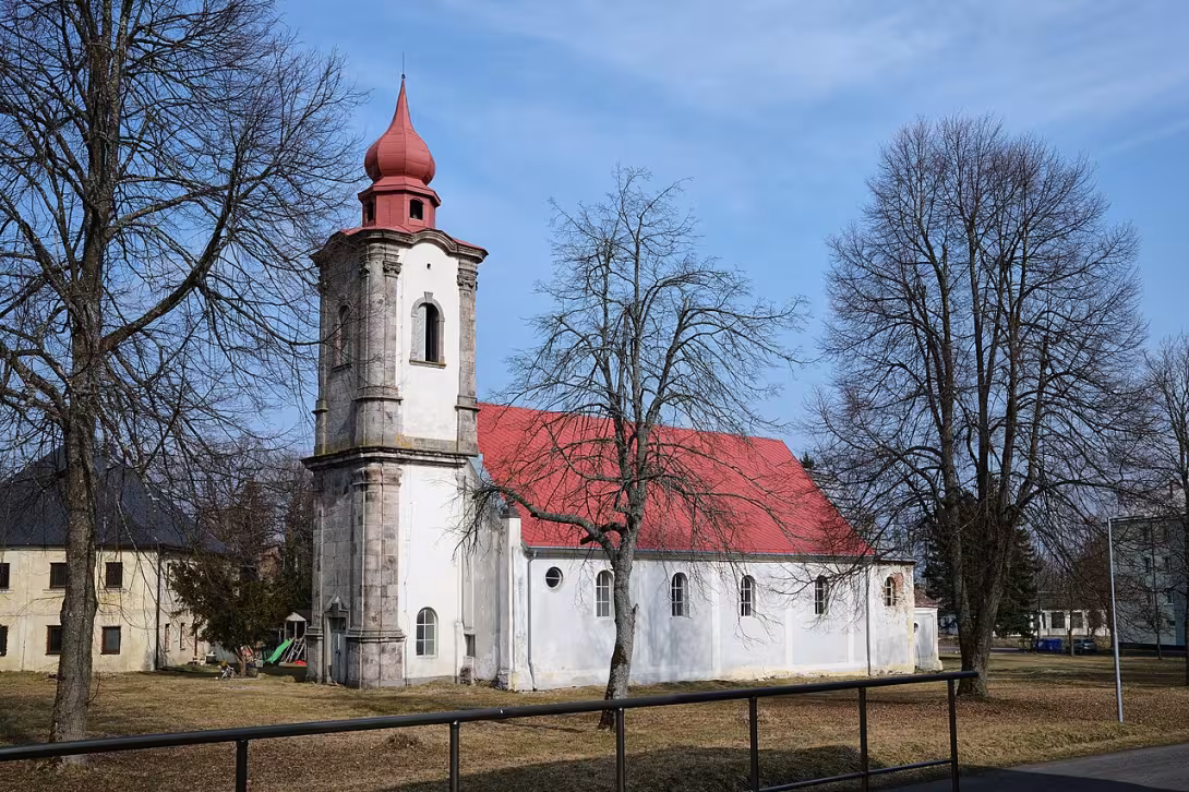 Dnešní pohled – Kostel Nejsvětější Trojice (Nová Ves)
