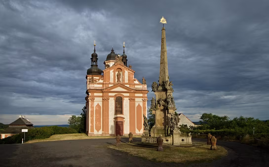 Dnešní pohled – Kostel Nejsvětější Trojice ve Valči