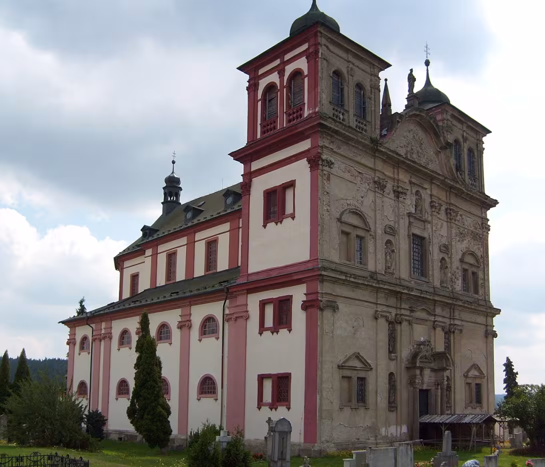 Dnešný pohľad – Kostel Povýšení svatého Kříže (Podštěly)