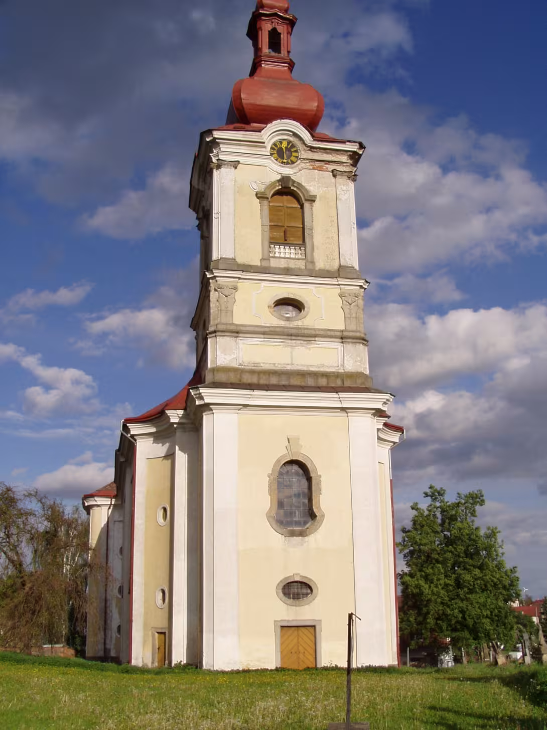 Dnešní pohled – Kostel Povýšení svatého Kříže (Choustníkovo Hradiště)