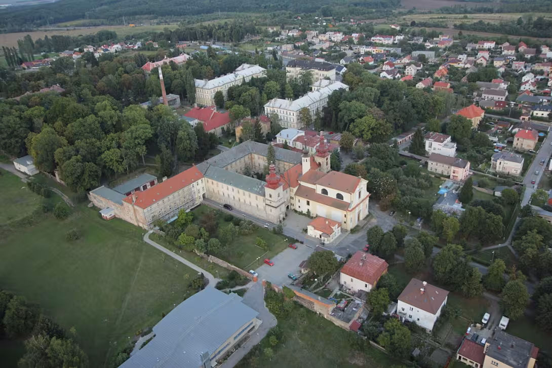 Dnešní pohled – Kostel Povýšení svatého Kříže (Kosmonosy)