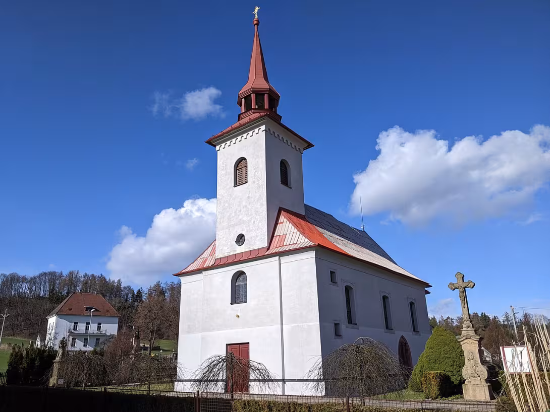 Dnešní pohled – Kostel Všech svatých (Levínská Olešnice)